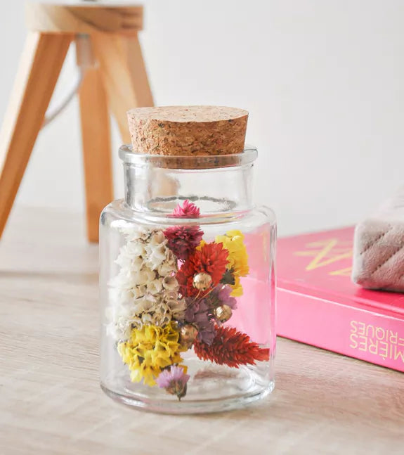 Bottiglia di fiori secchi