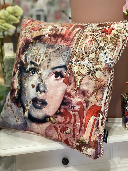 Cuscini Made in ITALY  linea “BACI MILANO “ con personaggi iconici